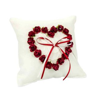Coj&iacute;n con coraz&oacute;n de flores para anillos de boda