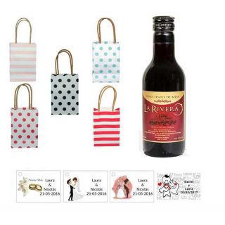 Vino para bodas con tarjeta personalizada y bolsa con asas