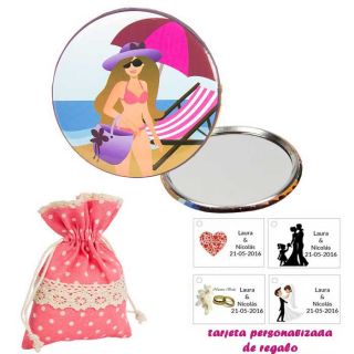 Espejo de Chapa con chica en la Playa, con bolsa de lunares de color rosa, y tarjeta personalizada