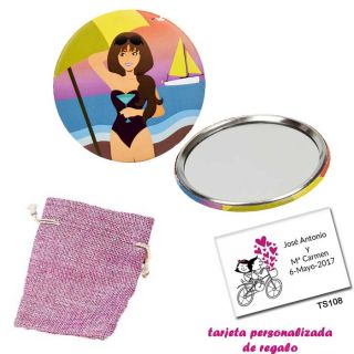 Espejo de Chapa con chica en la Playa, con bolsa de saco rosa y tarjeta personalizada