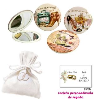 Espejos vintage con zapatos de tac&oacute;n y bonitos dibujos, con bolsita blanca elegante con alianzas bordadas, y tarjeta personaliza