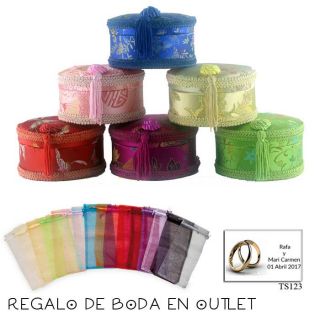 Pack de cajita tipo joyero forrada de raso, bolsa y tarjeta