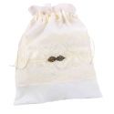 Elegante limosnera blanca para novia