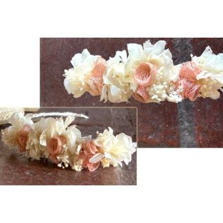 Tiara de flores elaborada artesanalmente