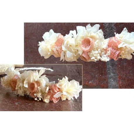 Tiara de flores elaborada artesanalmente