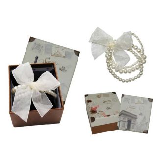 Pulsera triple de perlas blancas con lazo y caja con almohadilla