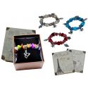 Pulsera de nacar con abalorios y caja con almohadilla