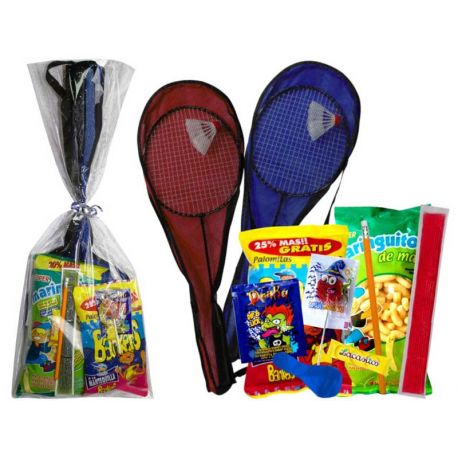 Raqueta de bádminton y funda con golosinas