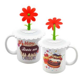 Taza con tapa blanca y dibujo de pastelitos (no personalizable)