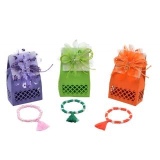 Pulsera con flecos en caja con mariposa, pedido minimo 3 unidades