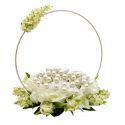 Cesta de rosas blancas y lirios para pinchar alfileres, con asa grande