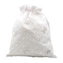 Limosnera de raso blanco con encaje para novias. Muy amplia y elegante