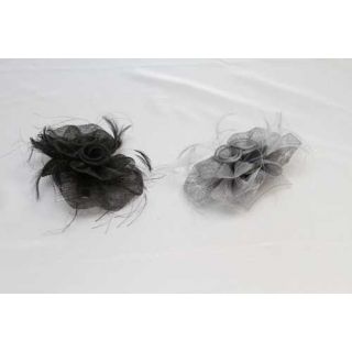 Tocado-Peina Flor sobre Lazo sinamay y plumas variadas