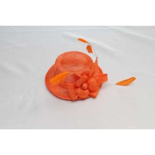 Tocado Tipo Pamela Sinamay Natural y Pluma Tintadas en Naranja 1