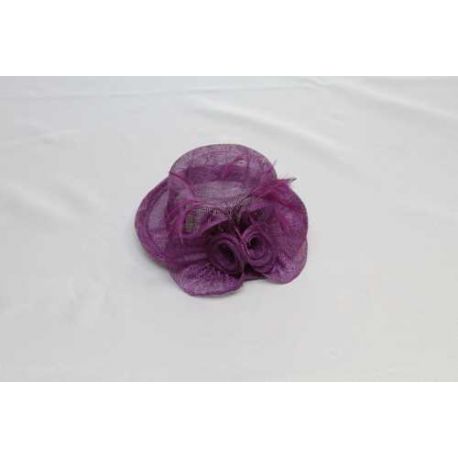 Tocado Tipo Pamela Sinamay Natural y Pluma Tintadas en Morado 1