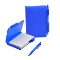 Libreta rosa con caja de plástico azul y boli que cierra la caja