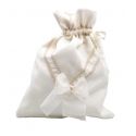 Limosnera de raso blanco con encaje para novias. Muy amplia y elegante