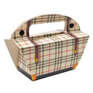 Caja grande de cuadros burberry con asa para entregar regalos.
