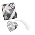 Marcapáginas con diseño de corazón para tus invitadas de boda