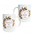 Taza decorada con flores, personalizable con fecha o nombres