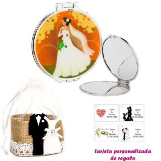 Espejo con una elegante novia con velo, con bolsa de yute y tarjeta personalizada