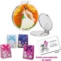 Espejo con una elegante novia con velo, con caja de flores y tarjeta personalizada