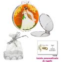 Espejo con una elegante novia con velo, con una elegante bolsa plateada, y tarjeta personalizada
