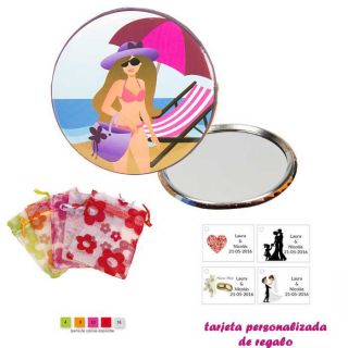 Espejo de Chapa con chica en la Playa, con bolsa de organza con motivos florales multicolor, y tarjeta personalizada