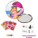 Espejo de Chapa con chica en la Playa, con bolsa de organza con motivos florales multicolor, y tarjeta personalizada