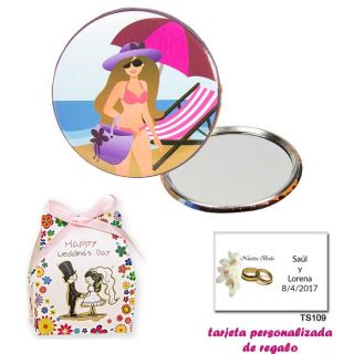 Espejo de Chapa con chica en la Playa, con caja de flores y dibujo de novios, y tarjeta personalizada