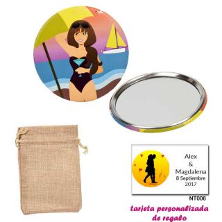 Espejo de Chapa con chica en la Playa, con bolsa de saco marrón y tarjeta personalizada