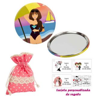 Espejo de Chapa con chica en la Playa, con bolsa de lunares de color rosa, y tarjeta personalizada