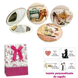 Espejos vintage con zapatos de tacón y bonitos dibujos, con caja de flores y lazo fucsia, y tarjeta personalizada