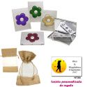 Espejo plateado con una flor grande, y con un peine en el interior, con bolsa de saco marrón y tull, y tarjeta personalizada