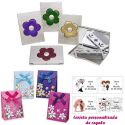 Espejo plateado con una flor grande, y con un peine en el interior, con caja de flores y tarjeta personalizada