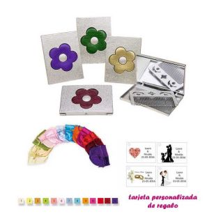 Espejo plateado con una flor grande, y con un peine en el interior, con bolsa de raso multicolor, y tarjeta personalizada