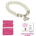 Pulsera de perlas blancas y abalorios con brillantes, y un colgante de elefante