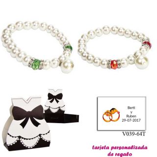 Pulsera de perlas blancas con piedras de colores surtidos en rojo o verde
