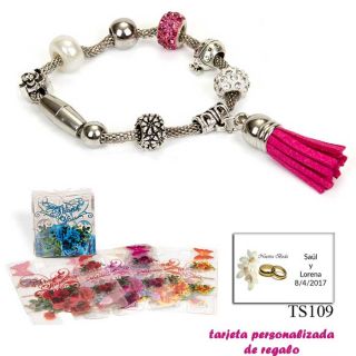 Pulsera de abalorios con detalles en fucsia y borla colgante