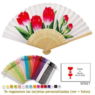 Abanico blanco con tulipanes rojos y bolsa de organdil de colores